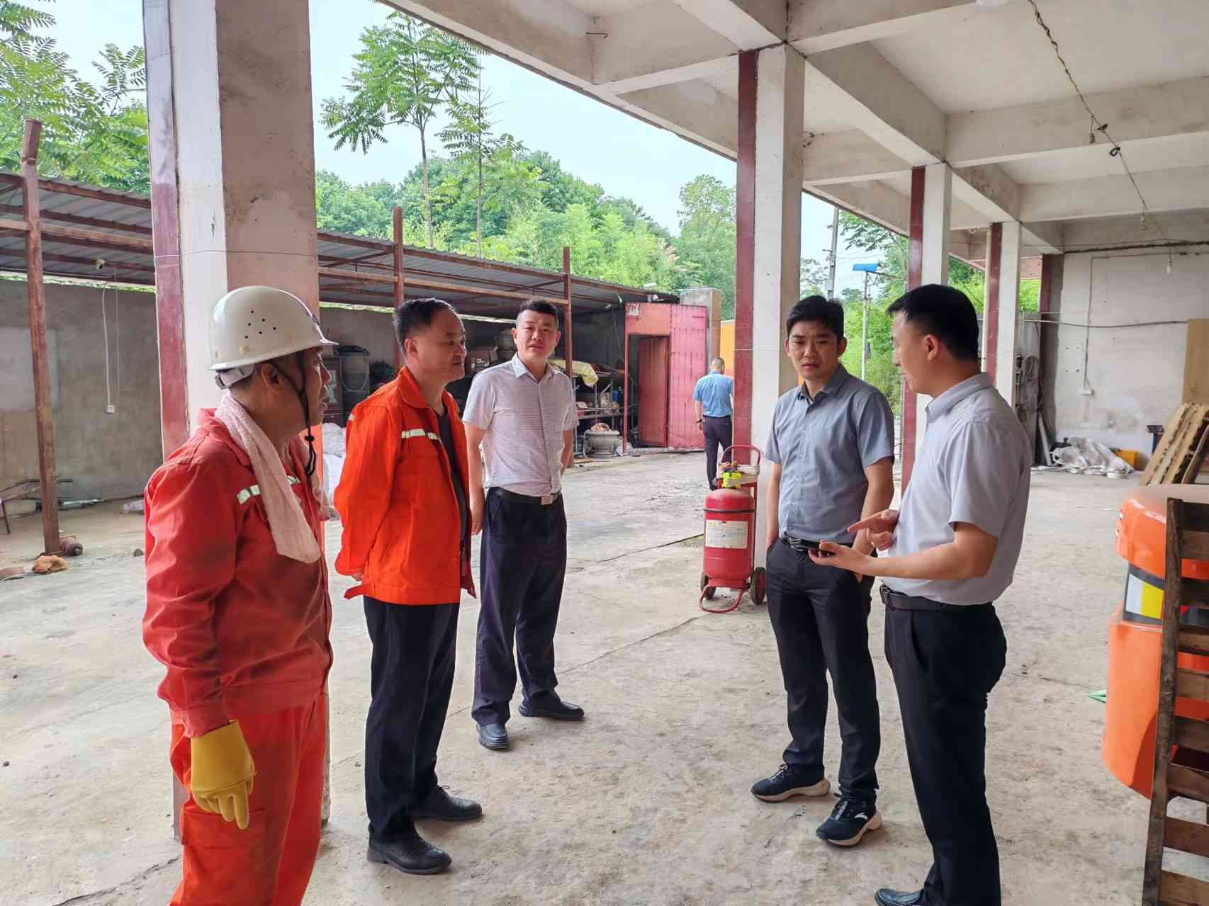 維護(hù)治安，我們?cè)谛袆?dòng)！