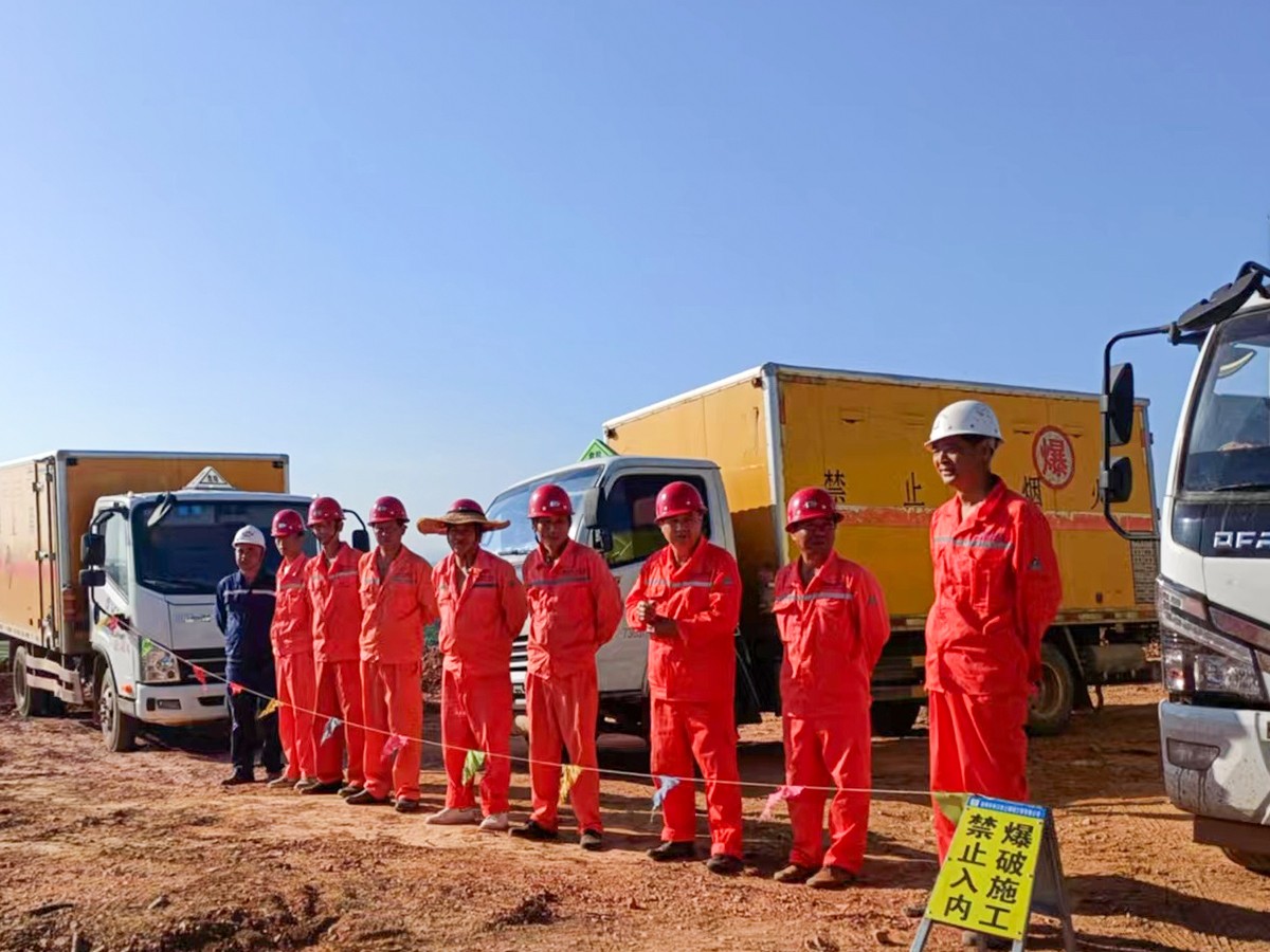 天天高速路基爆破