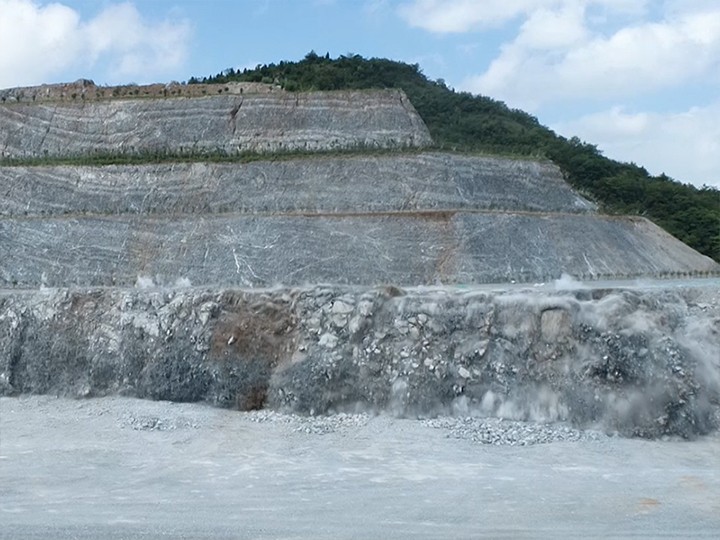 我公司某合作露天礦山爆破作業(yè)